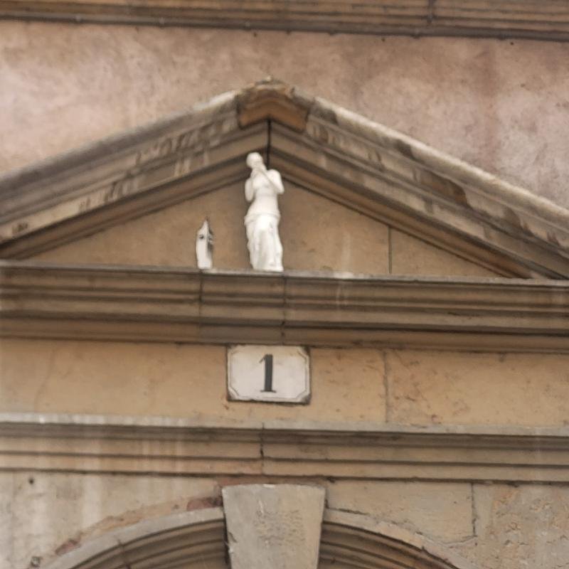 <sculpture-525